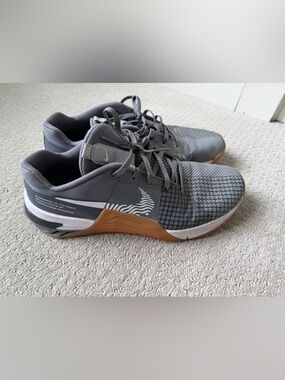 Nike Men’s Grey Athletic Trainers with Gum Accent